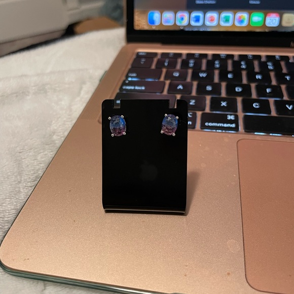 Elegant Blue and Pink Stud Earrings - Picture 4 of 5